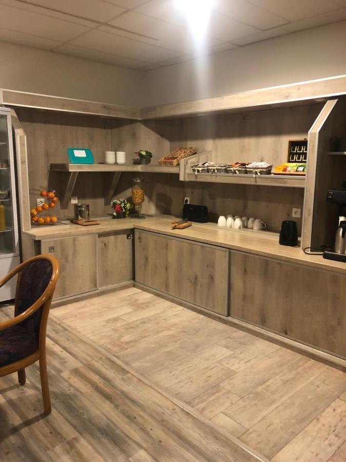 Hotel & Restaurant Le Cardinal Poix-de-Picardie المظهر الخارجي الصورة