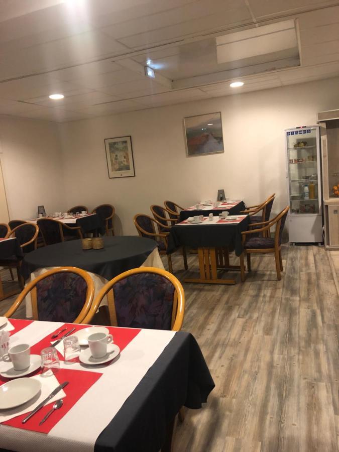 Hotel & Restaurant Le Cardinal Poix-de-Picardie المظهر الخارجي الصورة