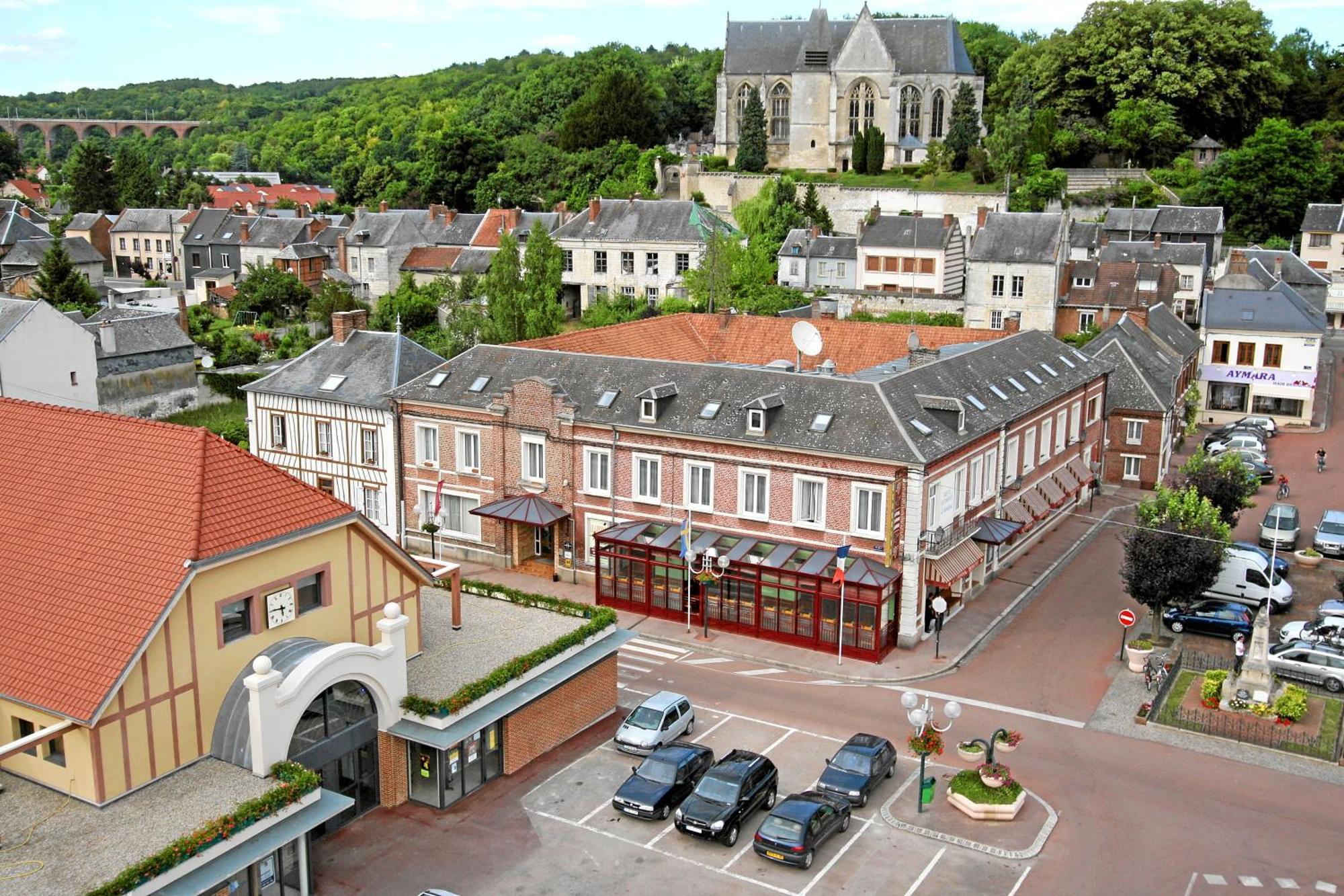 Hotel & Restaurant Le Cardinal Poix-de-Picardie المظهر الخارجي الصورة