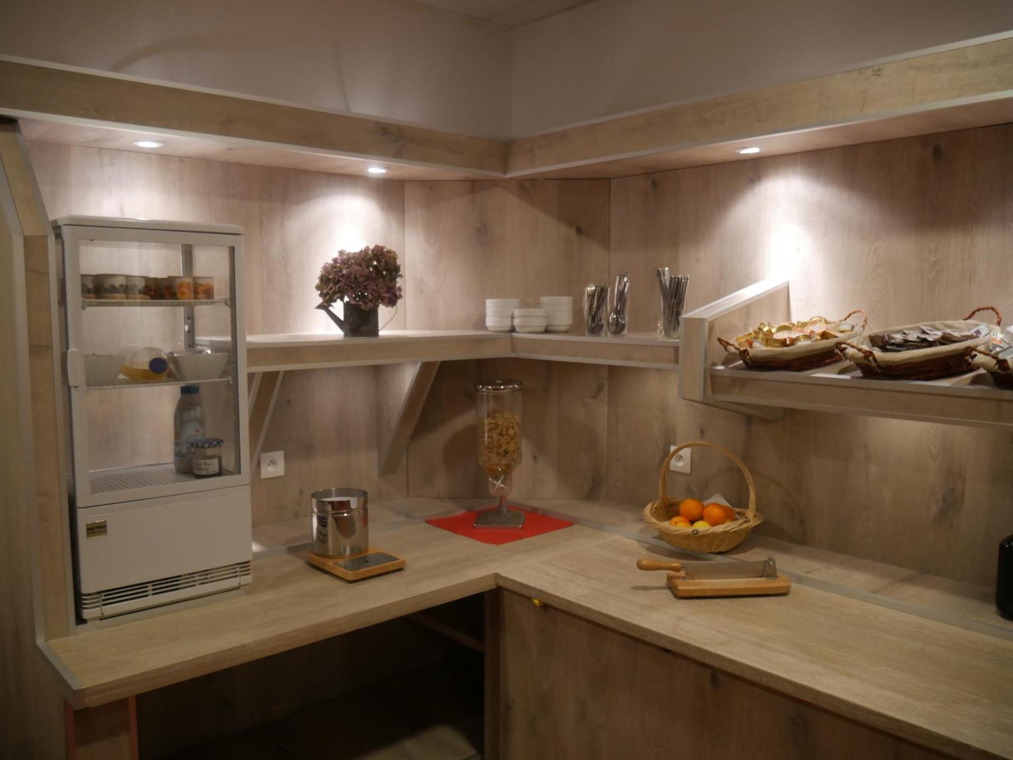 Hotel & Restaurant Le Cardinal Poix-de-Picardie المظهر الخارجي الصورة