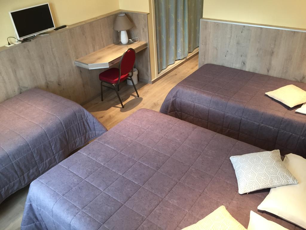 Hotel & Restaurant Le Cardinal Poix-de-Picardie المظهر الخارجي الصورة