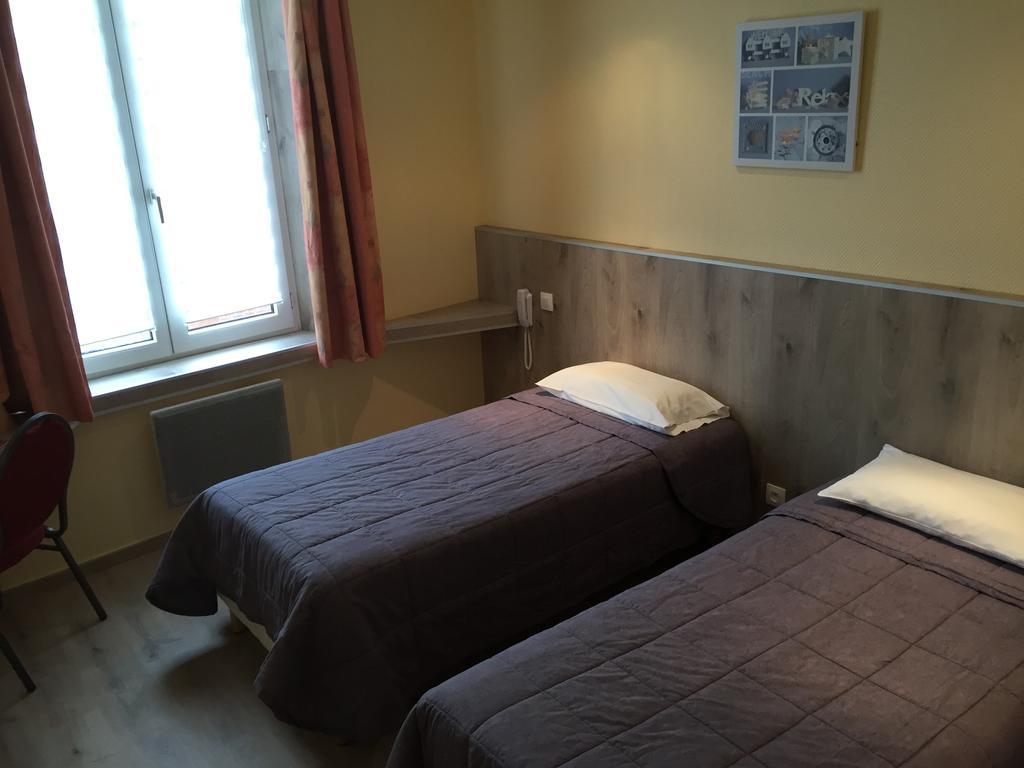 Hotel & Restaurant Le Cardinal Poix-de-Picardie المظهر الخارجي الصورة