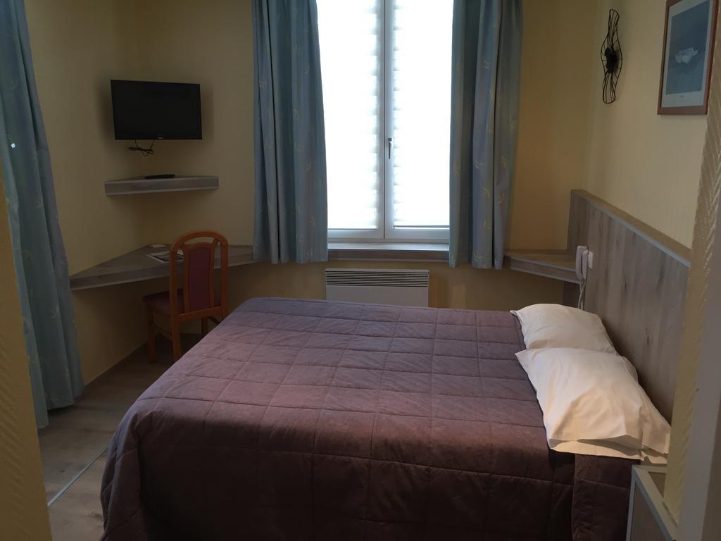 Hotel & Restaurant Le Cardinal Poix-de-Picardie المظهر الخارجي الصورة