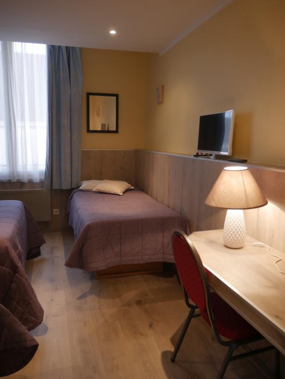 Hotel & Restaurant Le Cardinal Poix-de-Picardie المظهر الخارجي الصورة