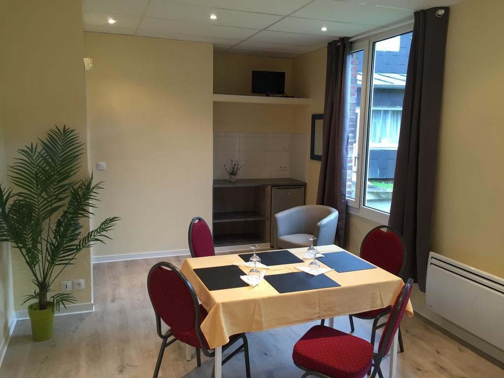 Hotel & Restaurant Le Cardinal Poix-de-Picardie المظهر الخارجي الصورة
