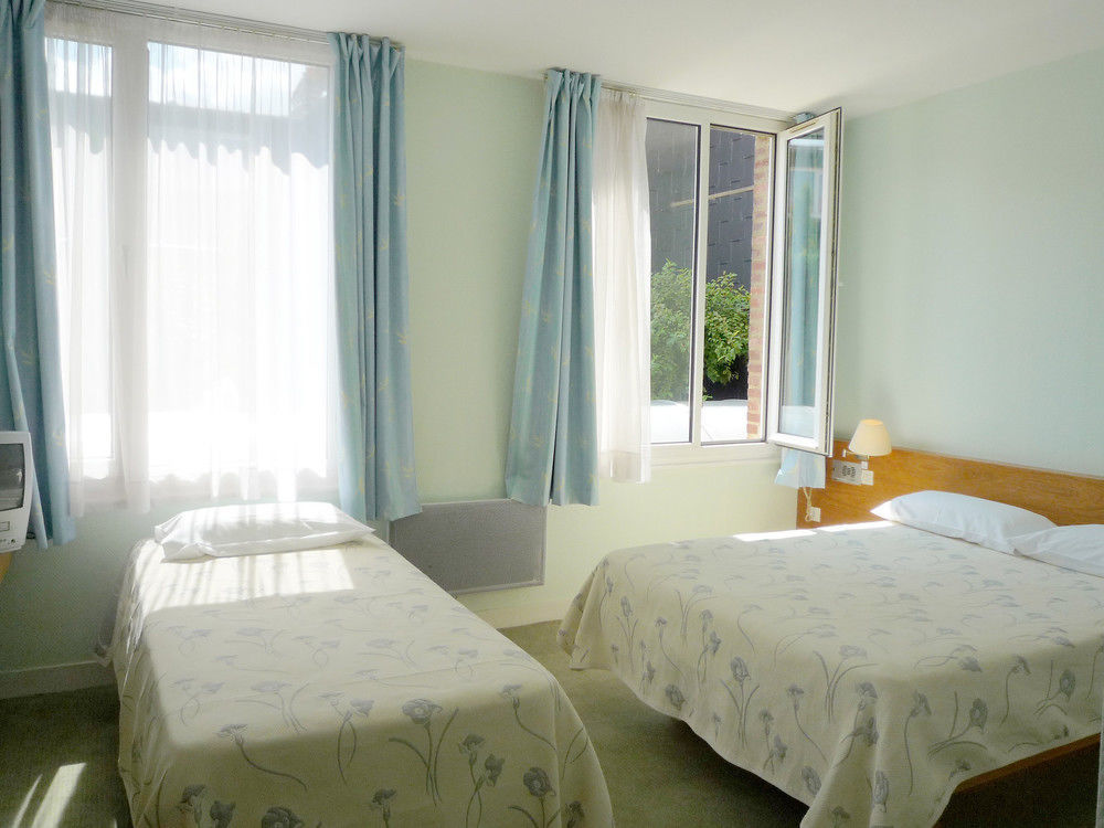 Hotel & Restaurant Le Cardinal Poix-de-Picardie المظهر الخارجي الصورة