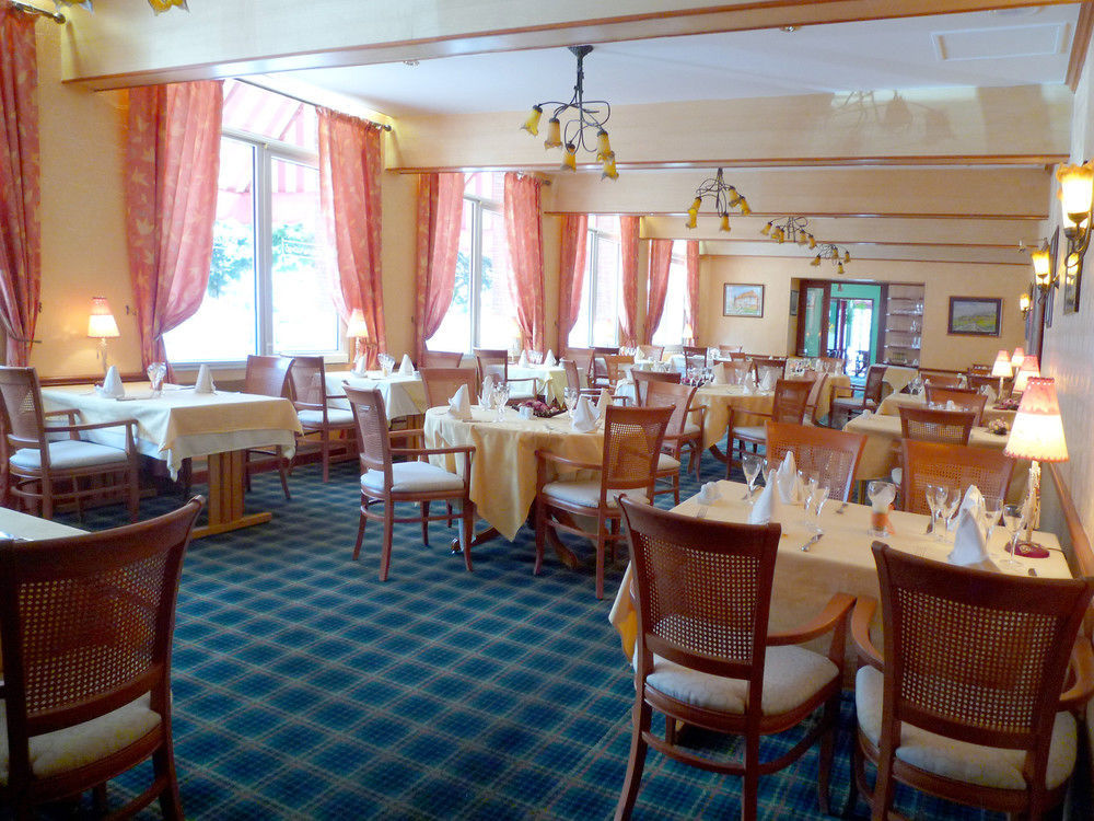 Hotel & Restaurant Le Cardinal Poix-de-Picardie المظهر الخارجي الصورة