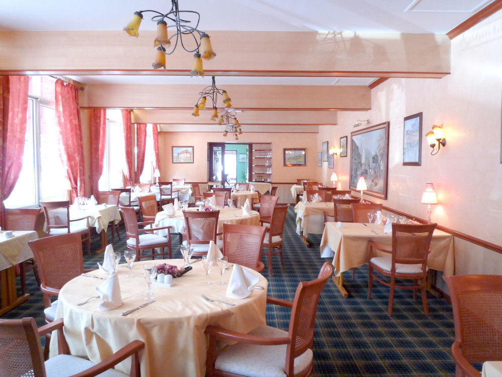 Hotel & Restaurant Le Cardinal Poix-de-Picardie المظهر الخارجي الصورة